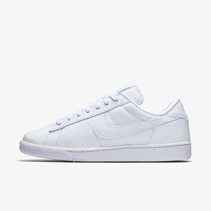 NWT NIKE WOMENS TENNIS CLASSIC SHOES